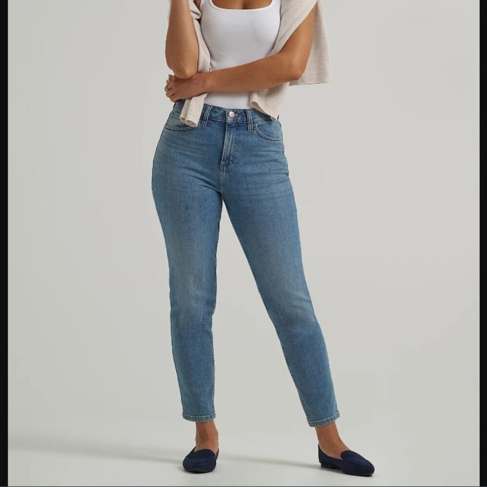 Lee Women's Mom Jeans‎ Medium Wash Size 18